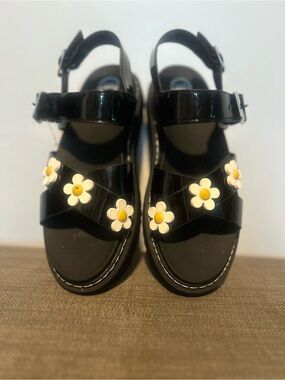 Wonder Nation Kids Black Daisy Accent Sandals